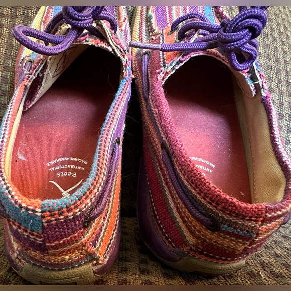 TWISTED X. Mocs. FUN, FUN, FUN SHOES! Sz 9. Purple base, bright colors. - Picture 7 of 12